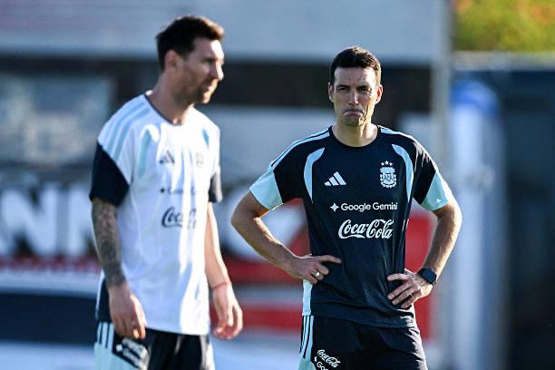 5比0大胜赛后，阿根廷主教练斯卡洛尼，回答梅西是否参加世界杯的话题！斯卡洛尼