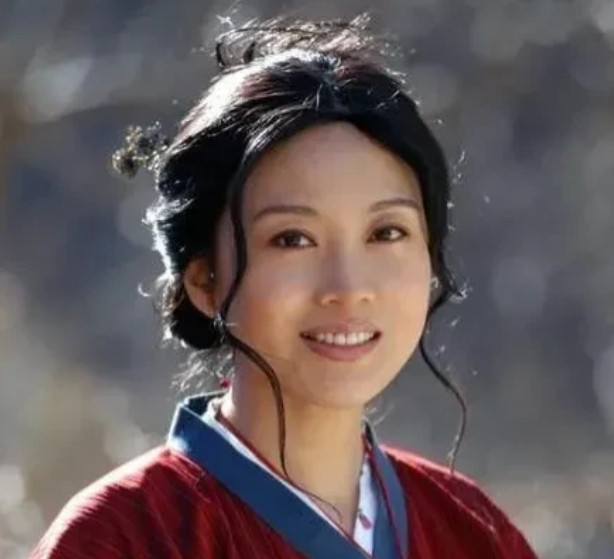 2004年，闫妮老公一进门就对闫妮说:“我们离婚吧，孩子还小，房子归你，我净身出