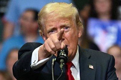 谁能料到在美国上个班还得操心工资被“截胡”，特朗普的一记狠招导致全美4200多万