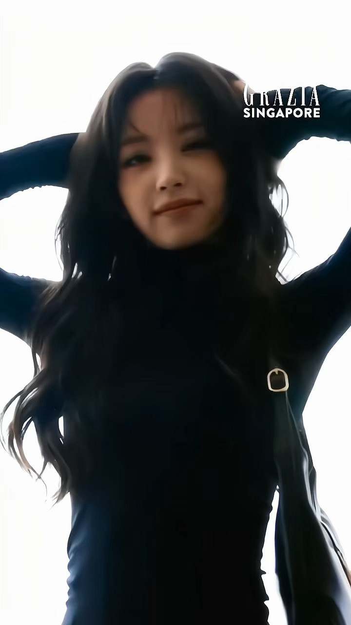 妈妈这个看垃圾一样的眼神妈咪。。。。。。田曦薇看垃圾一样的眼神