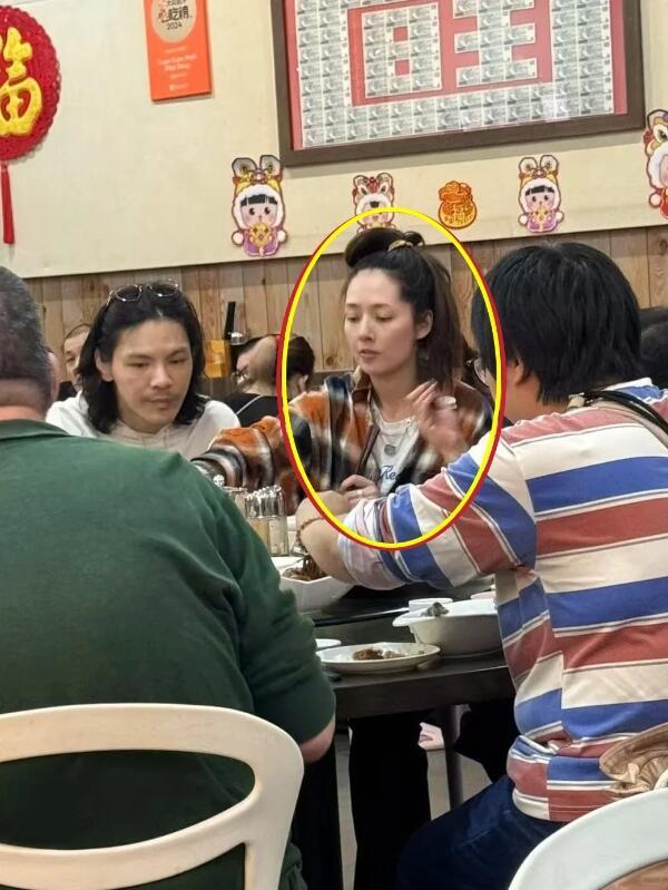 郭碧婷家庭聚会怎么会是这个打扮？​​​