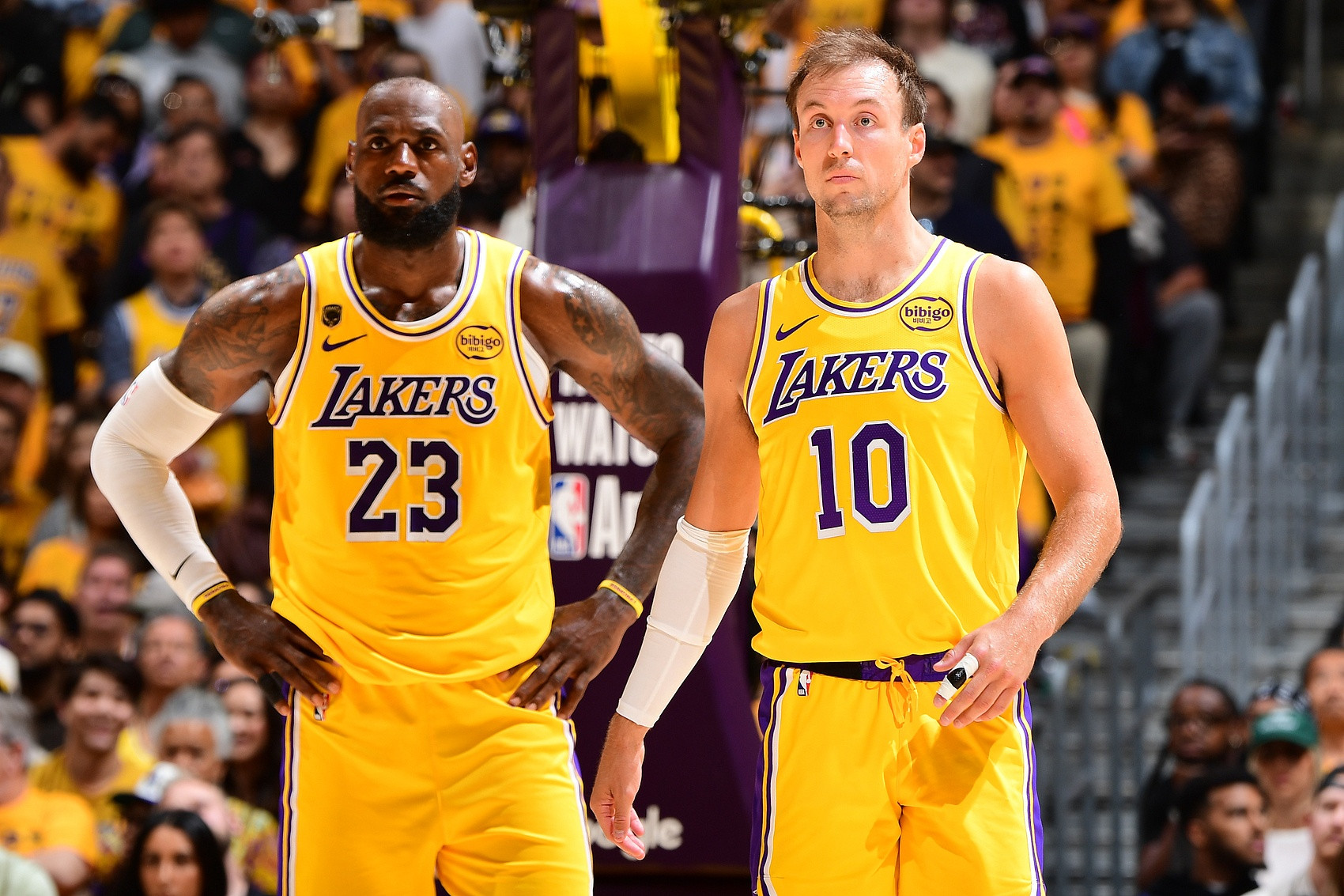 北京时间4月25日，休斯敦火箭队在主场季后赛G3不敌洛杉矶湖人队。这样一来，火箭