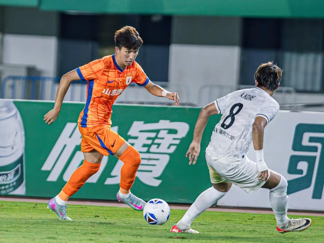 热身赛结果来了，山东泰山1-2大连英博。不过对于球迷而言，却觉得是件好事儿，以前