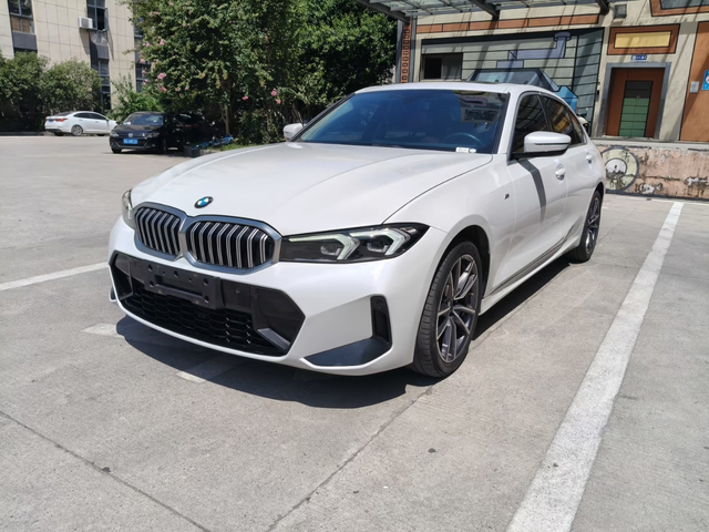 帅气的宝马3系●车辆信息🚗🚗23款宝马320li，四门五座三厢车，2.0