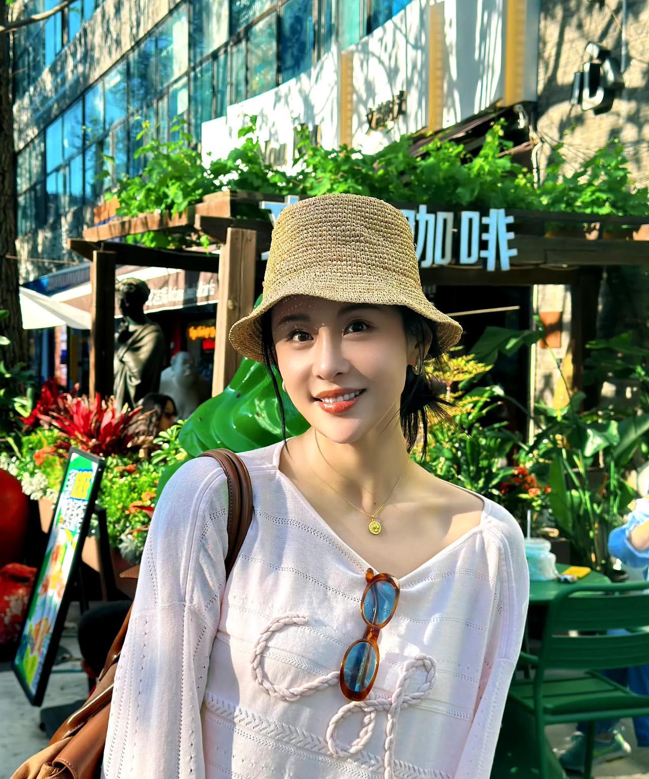 她巅峰时期超越杨幂、高圆圆，可惜私生活有点乱，被国民老公富二代王思聪亲自下场撕，