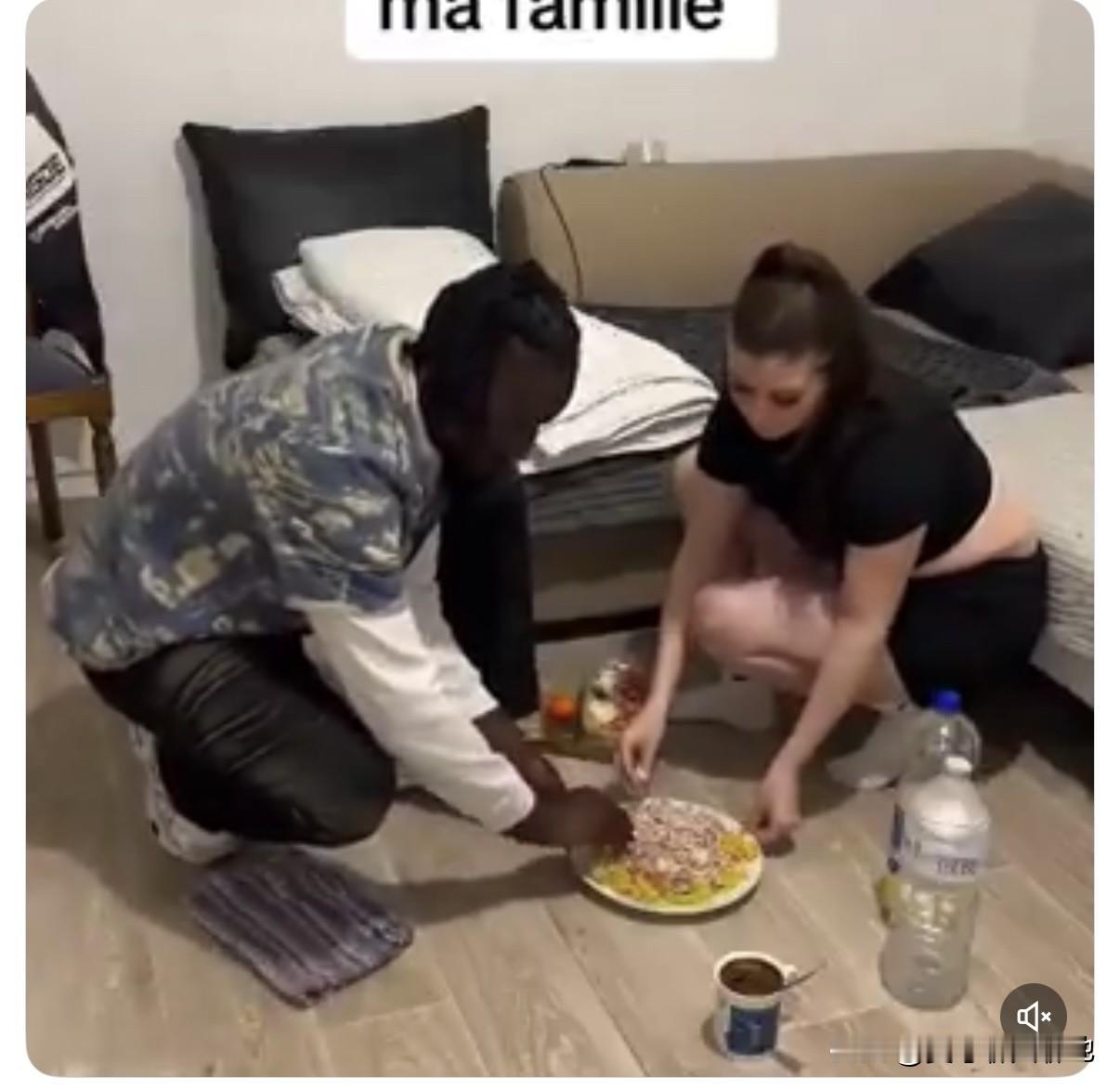 一段视频的标题是“我为自己是非洲人而感到自豪，并将我的文化传承给我的家人”。