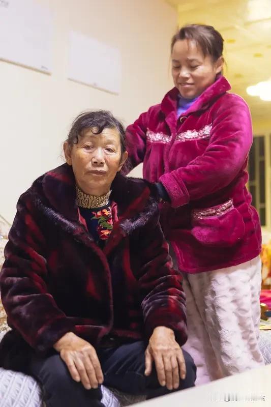 儿子离婚时孙女只有两岁，儿媳妇不要孩子，怕孩子拖累她，只拿了钱走人。而且孩子的抚