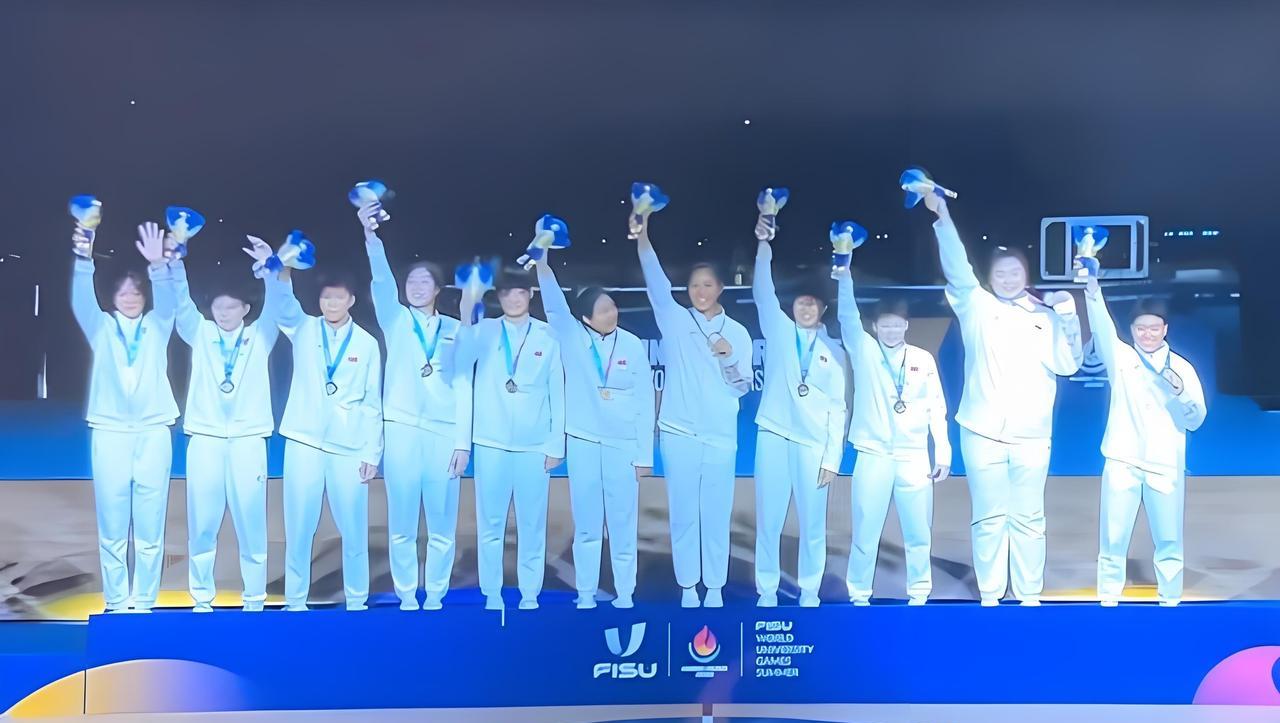 81-69！中国女篮逆转美国队，成功卫冕世大运冠军！上届赛事中，中国队以刘禹彤