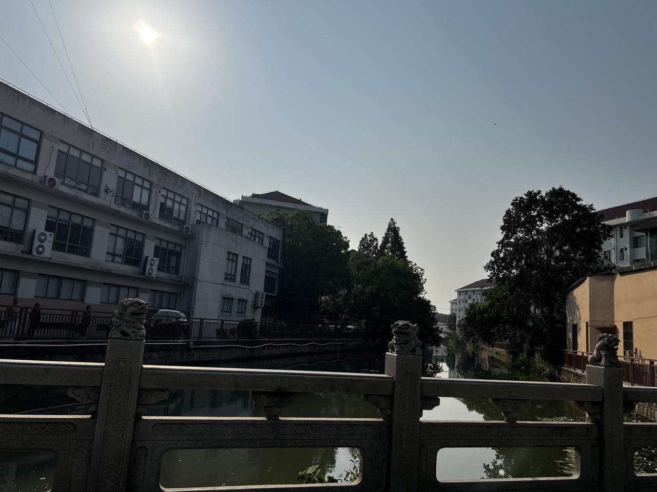 我不是董宇辉的粉丝，好像也没有在宇辉同行直播间买过东西！但是几个成名人物网络上公