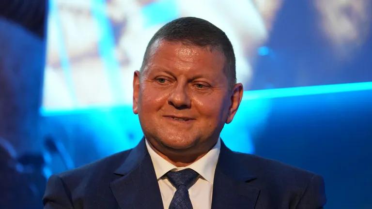 螳螂捕蝉黄雀在后，泽连斯基危矣。从泽连斯基身边人一个个被指控，遭到解职，到美国断