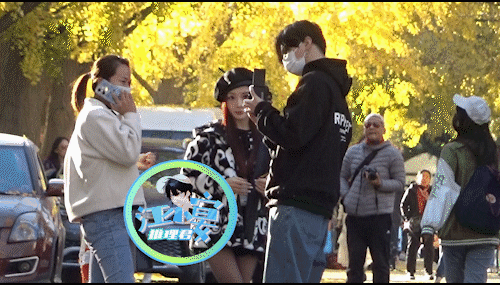rapper赵涛疑似恋情李小璐赵涛李小璐与年轻男子带孩子逛公园我算是把李小璐看