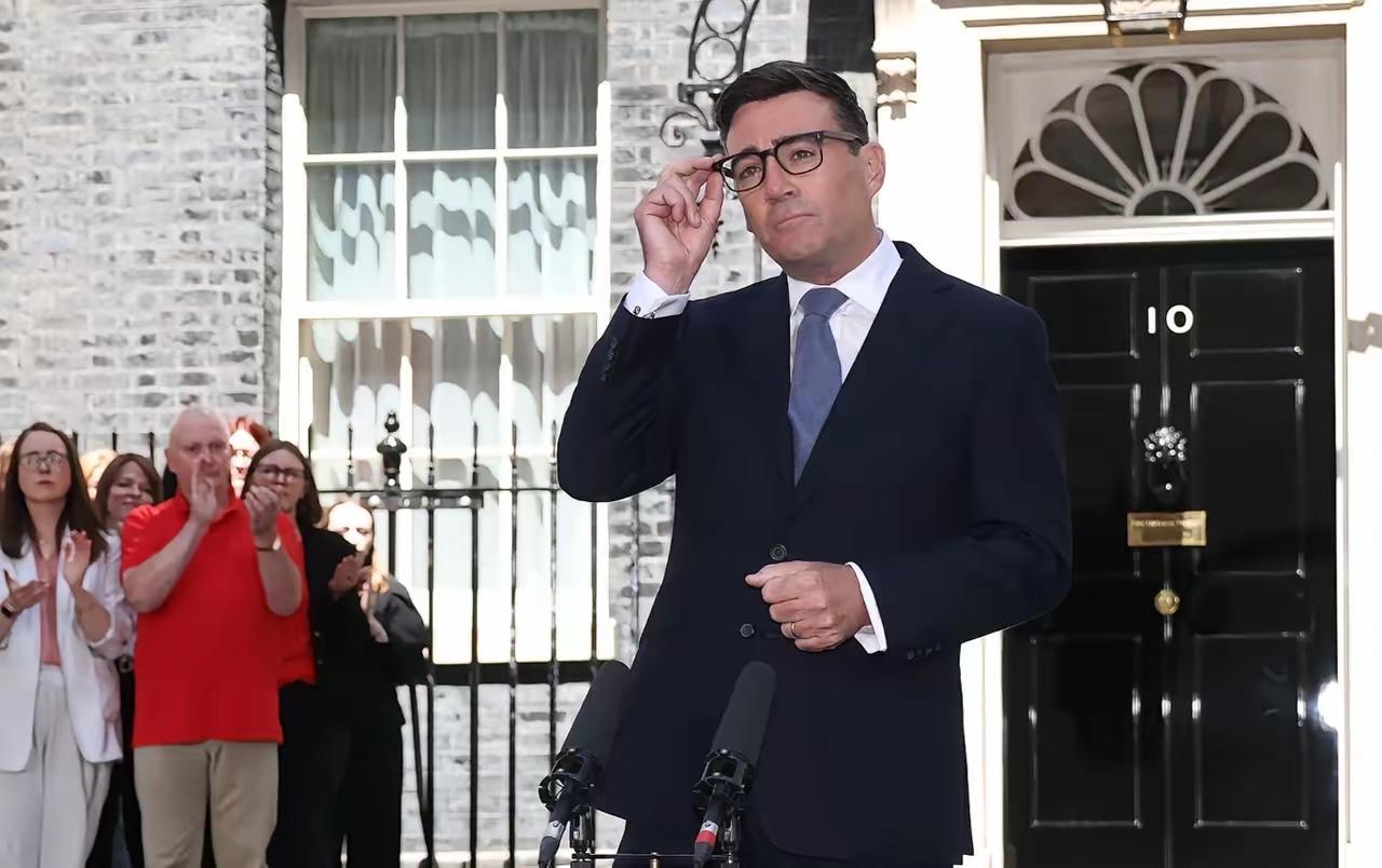 英国新首相刚上任，收到中方严厉警告，对华什么态度？试试就知道英国这换首相都换