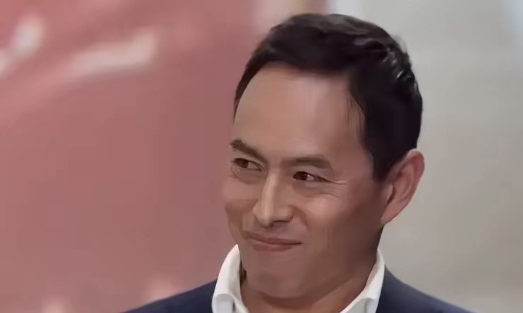 反华教授被打脸身份尴尬了这世界真是太魔幻了！一个靠反华