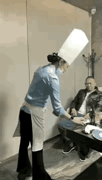 厨师：我烧起菜好吃。女厨师：我骚起来好看。