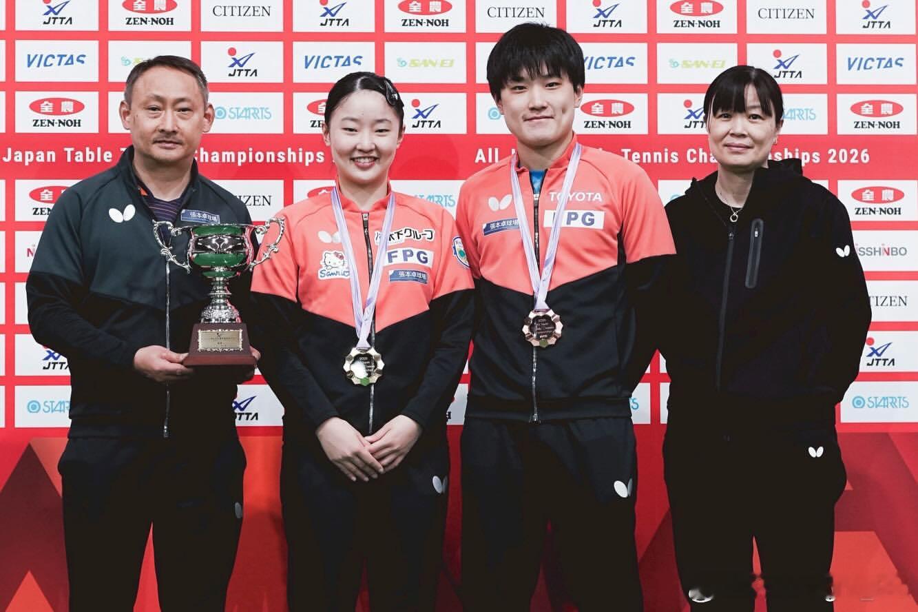 张本美和：从那场决赛的舞台算起，又过去了一年。我成功把“2”变成了“1”，终于捧