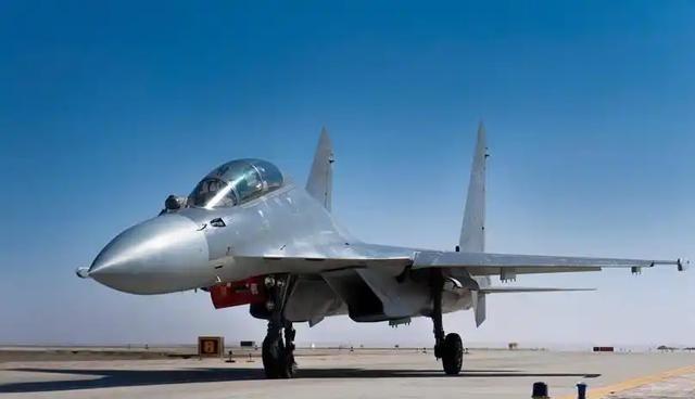 果不其然。美国国防部突然宣布了。从南海到东海，美方公开的影像里，最常见的伴飞机型