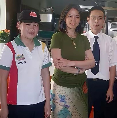 才发现何晴在生活中不怎么打扮自己的