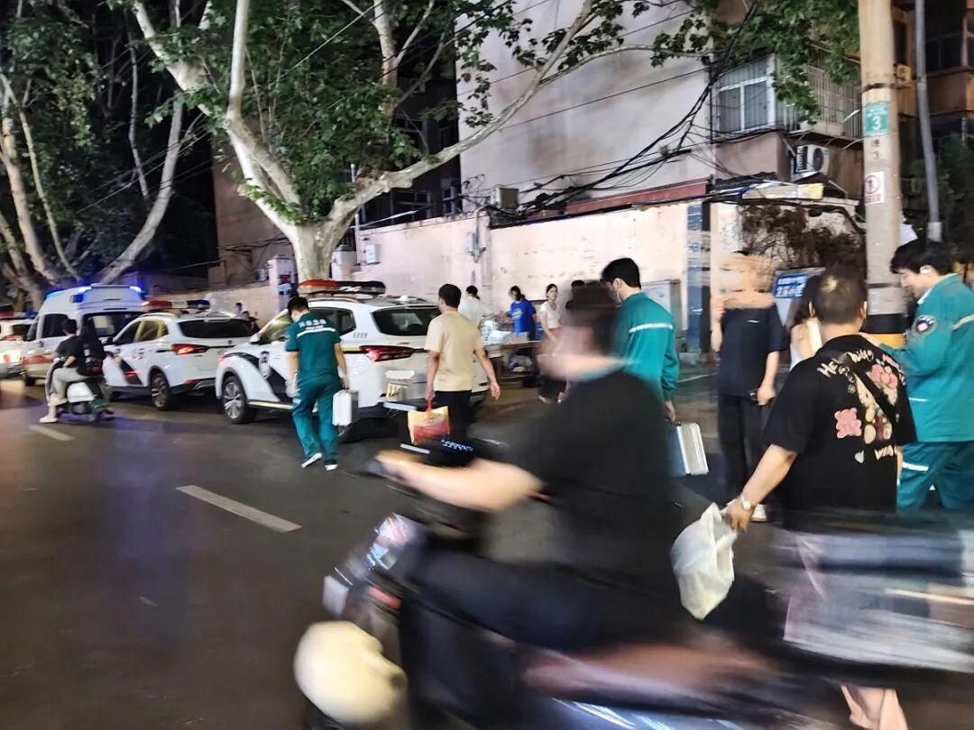 “太可惜了！”7月7日大河报报道，河南郑州，一男子晚上大厦上厕所，出来后，他发现