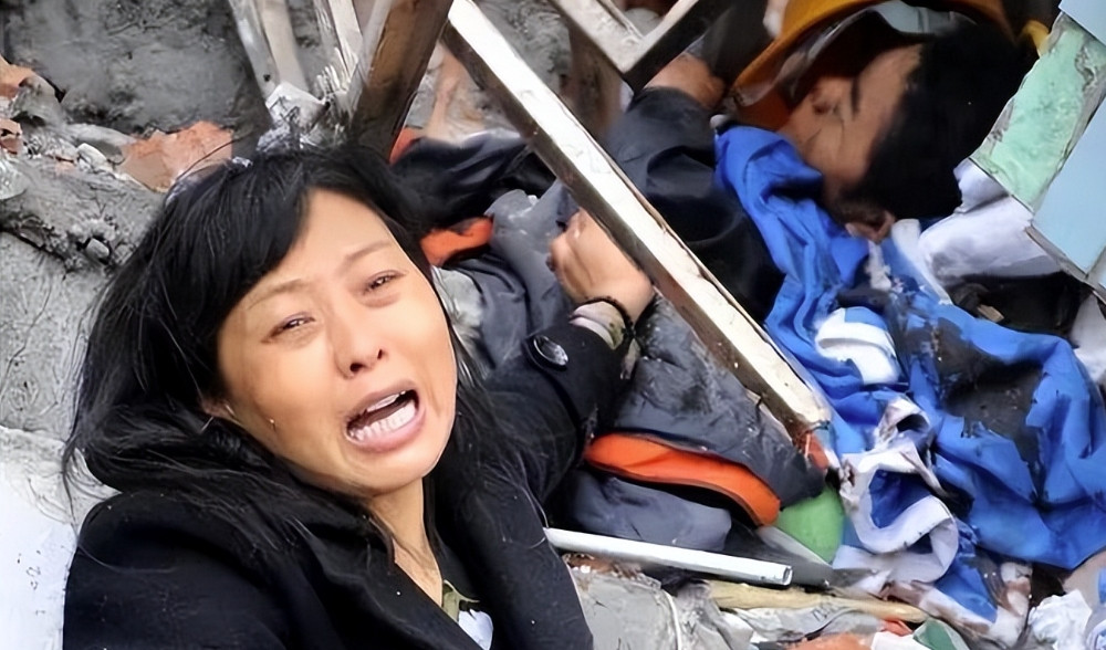 <em>范美忠</em>：汶川地震中的“逃”与“思”