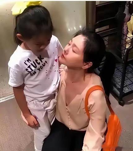 大S疑把遗嘱写在了手机备忘录里！其中，就包括珠包包的继承人是留给她的女儿小玥儿的