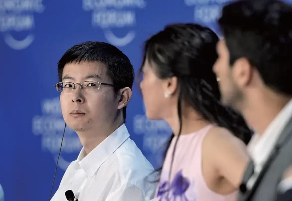 宇树科技股价4天近乎腰斩，市值蒸发2000亿，会不会沦为下一个中石油？顶着“