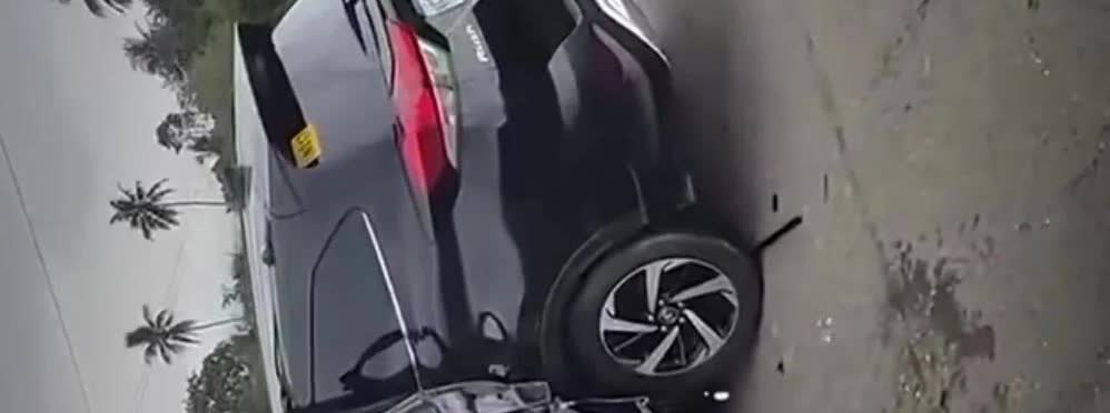这个美女最爱吹丰田车，如何如何牛逼！好开≠保命！不易坏≠安全！安全第一！