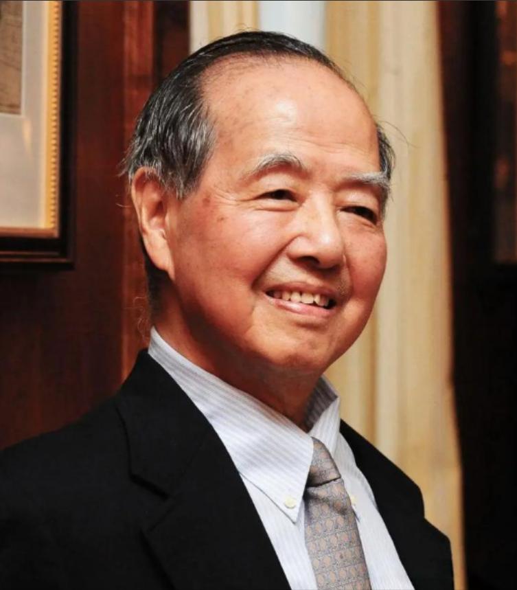 有人问李政道，你为什么不回国养老？如果回国的话，生活比在美国好多了！但是