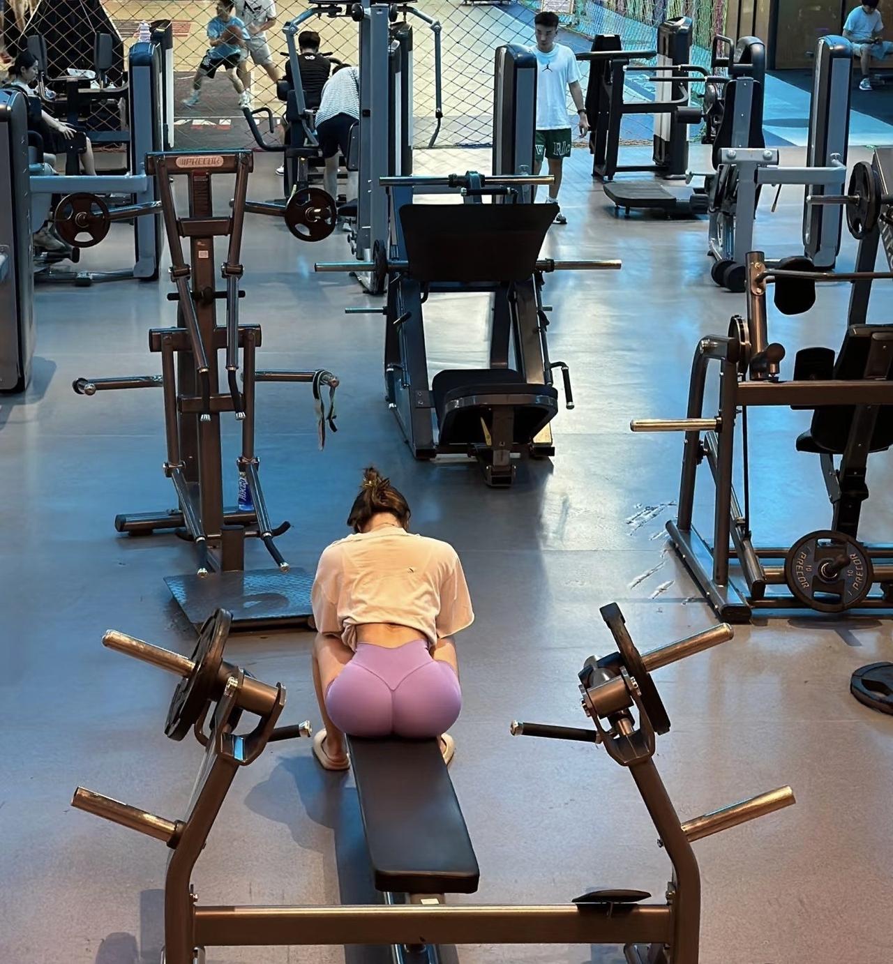 浙江有位女子因为每周健身六次，结果停经了，体内雌激素水平低得跟绝经的人差不多，这