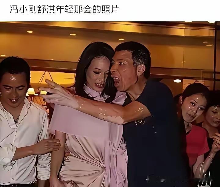 请问：为什么叫他（冯小刚）叫冯裤子？
