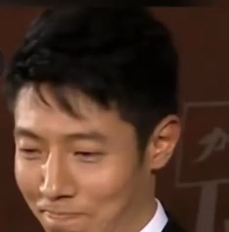 马云说：我从来不碰钱，我对钱不感兴趣，因为我最快乐的时候是一个月拿91块钱，那是