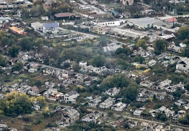 俄乌战场又现离谱名场面,顿涅茨克红军城都快被俄军啃下来了,但让人没想到的是,乌媒