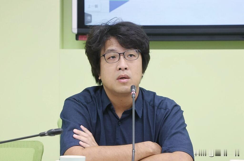 沈伯洋：民调正与蒋万安拉近就在柯文哲宣称沈伯洋实力太弱之际，沈伯洋昨（22日