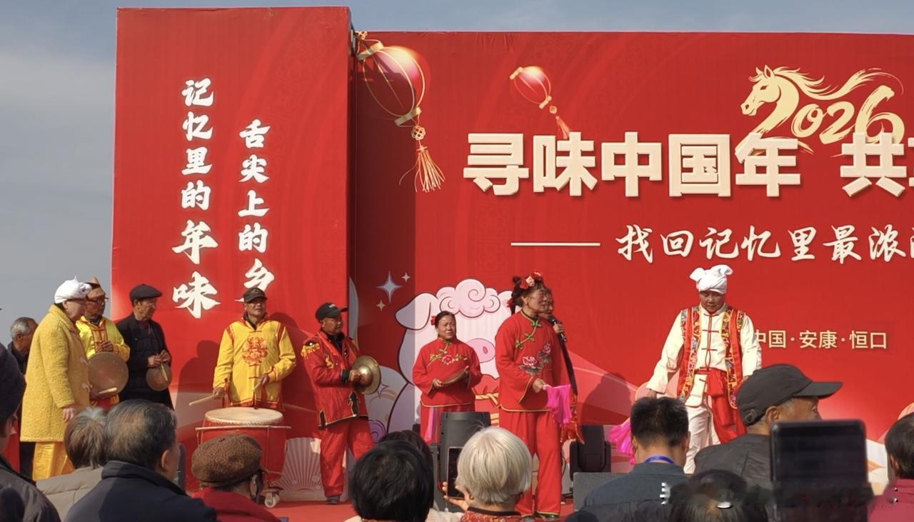 安康刚哥的杀猪宴，究竟是成功还是不成功？连续三天，那可是人山人海，热闹极了。硬是