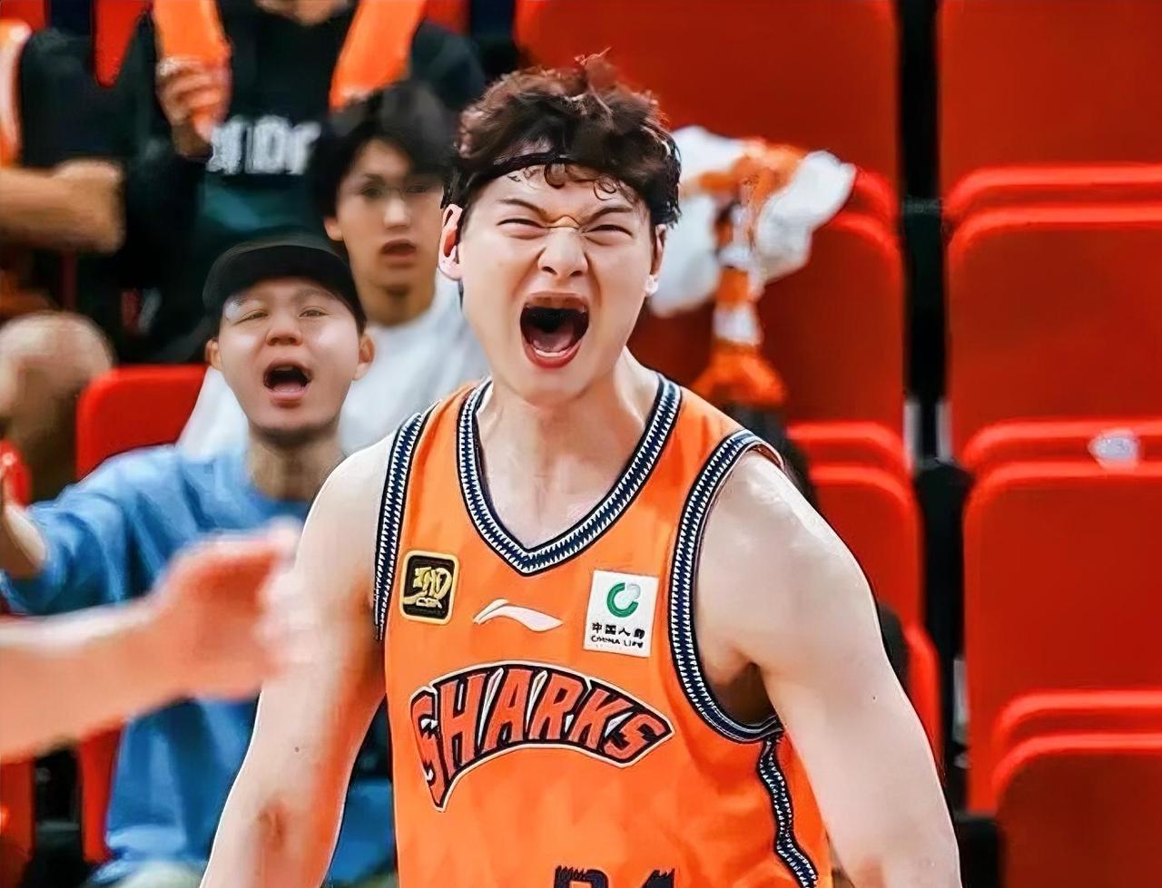 太强了！上海88-83力克北京，这3位球员是赢球最大功臣！1. 王哲林：大