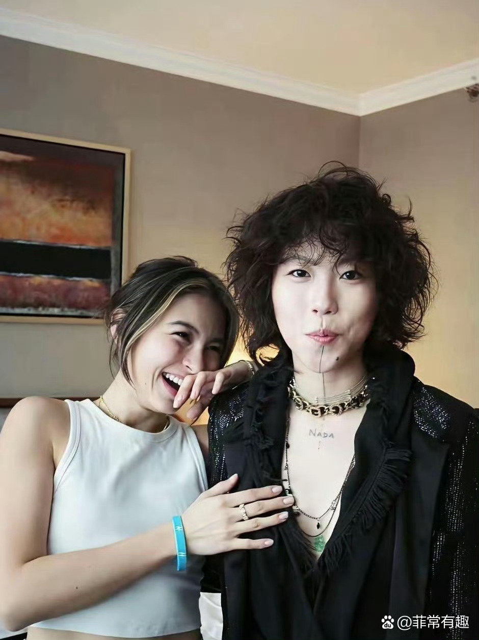 王菲估计头都大了，这女儿管还是不管好啊！​​​