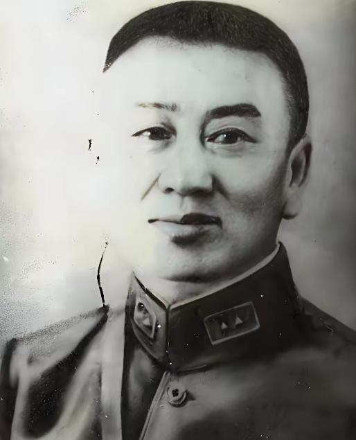 1949年，国军中将李伯涛兵败，扔了将星换破棉袄，拉了七年煤车。他化名李国栋