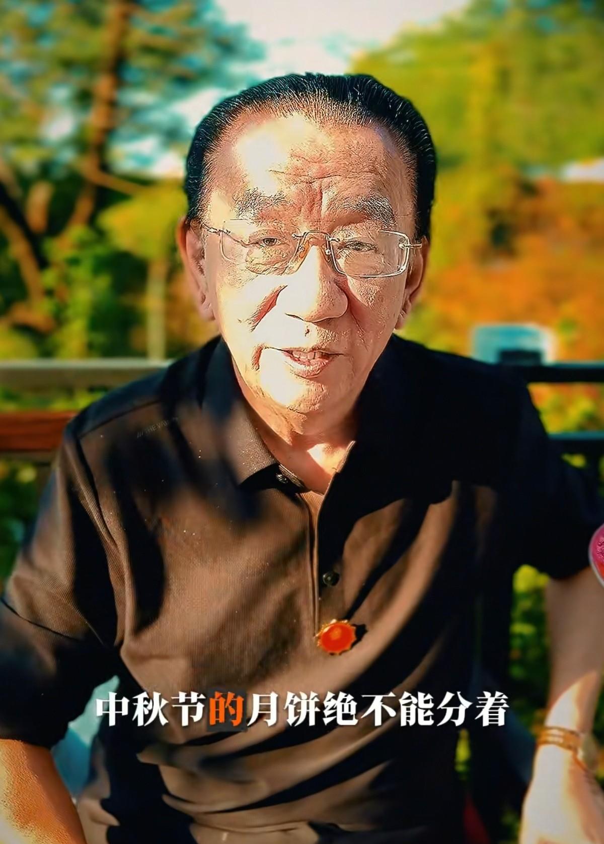 #相声界恩怨情仇#侯耀华：中秋节的月饼，绝不能分着吃。中秋节，是团圆的节日，