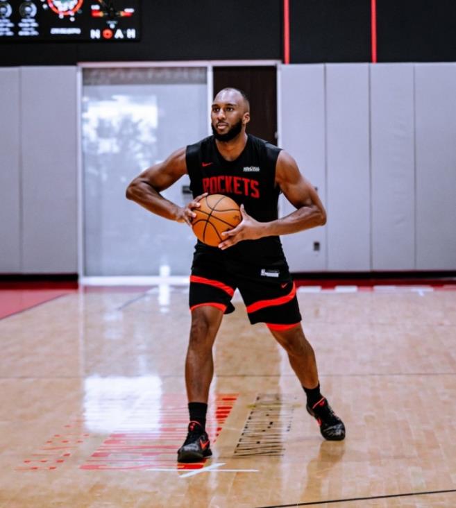 明天火箭队的对手是灰熊队，虽然灰熊队拥有几位明星球员如莫兰特、小贾伦杰克逊等，但