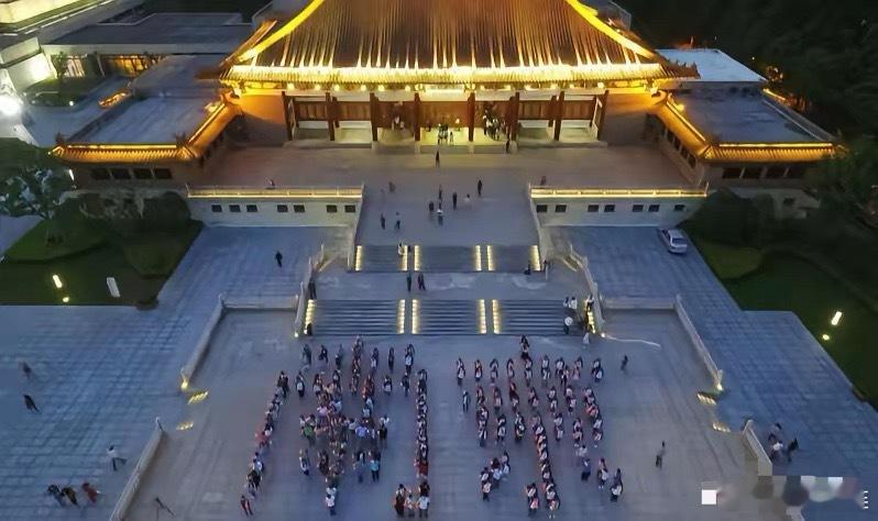 新加坡《联合早报》评论南博名画流失风波，说得真是太到位了！该报以《《江南春》糊涂