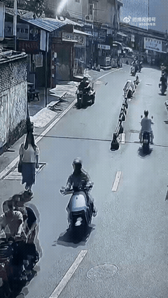 这两都在赌对面会让[抠鼻]