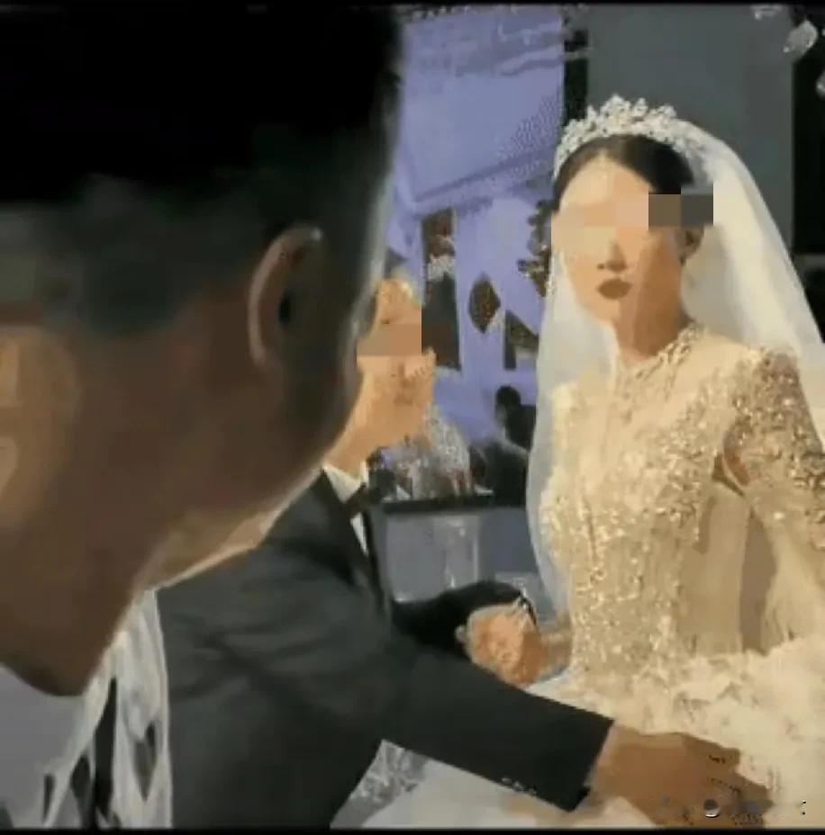 砸的好！这种人不配做朋友，更不配做兄弟！人家结婚，一辈子的大日子，不管服