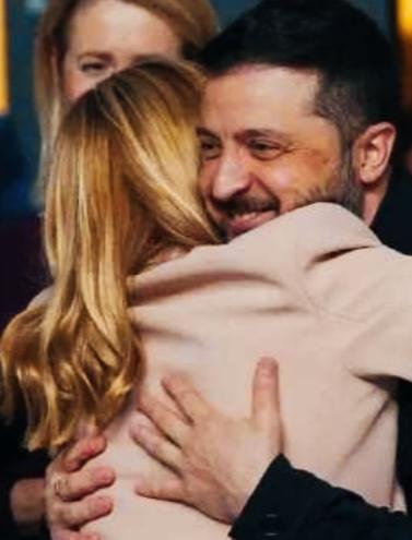 梅洛尼和泽连斯基见面很热情啊！泽连斯基笑容满面，看来很开心啊！两人是不是谈论