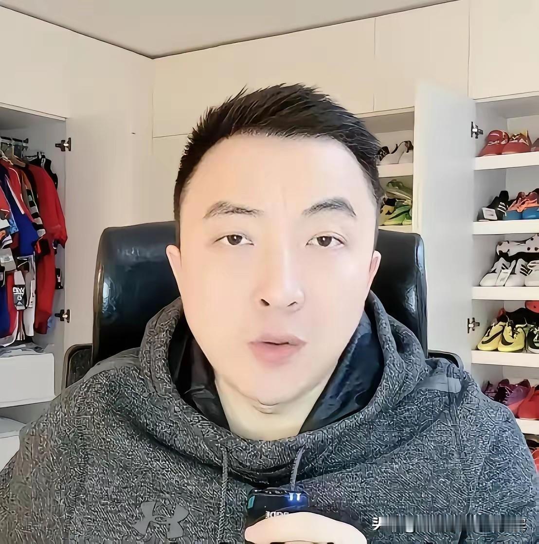 董路让鲁能足校“跪下”？先看看你自己配不配吧！董路又急了。到处咬人！克鲁伊夫