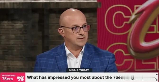 NBA薪资专家在参加一档电视节目时，谈到了球员马克西。BobbyMarks