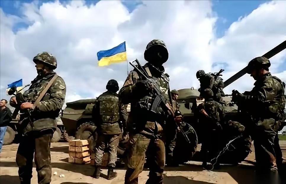 炸掉一座炼油厂，比打下来十架飞机还管用。这话真不是吹的。凌晨，乌克兰悄悄干了