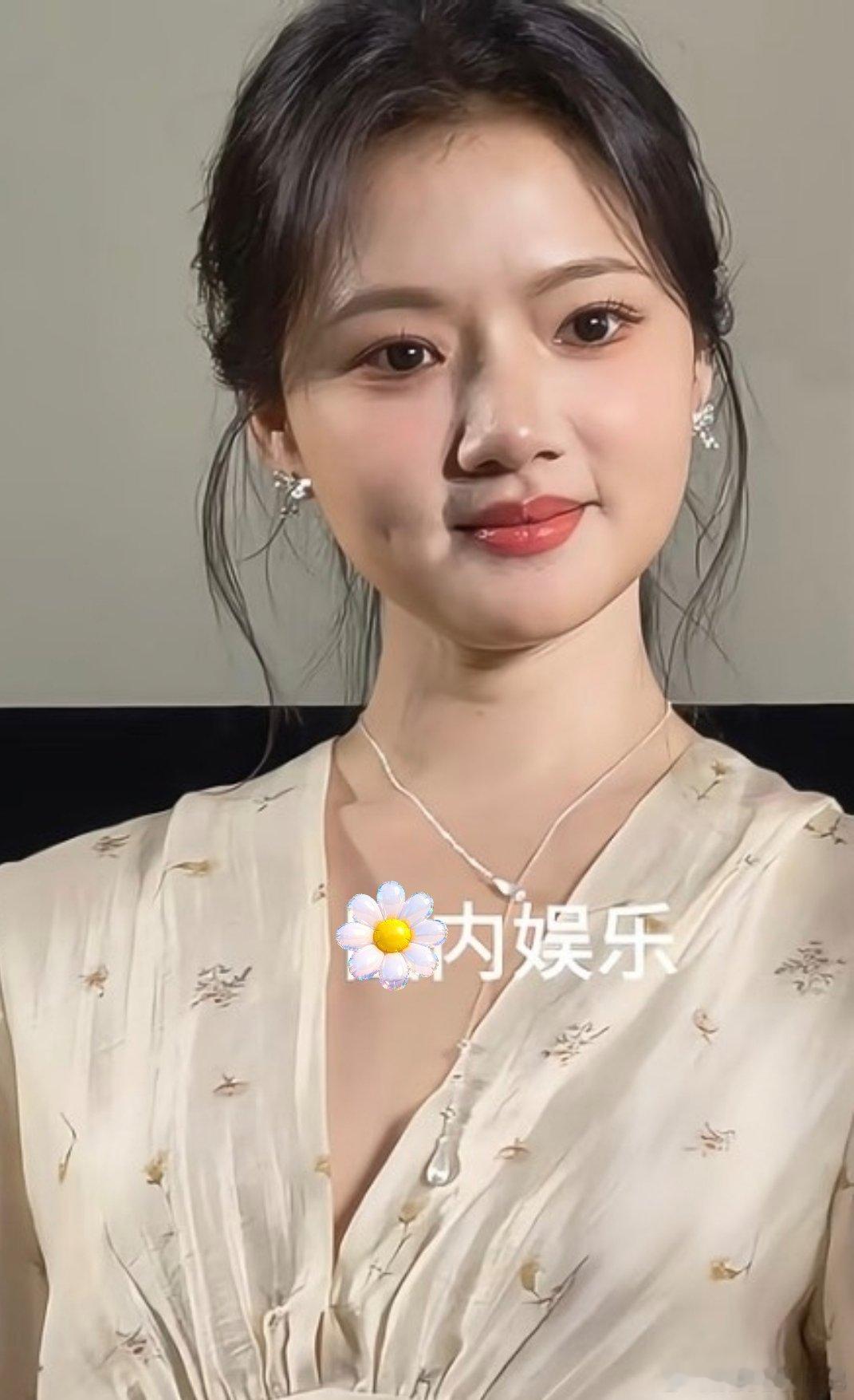 看来敏子真的是不能怼镜拍，这皮肤状态…