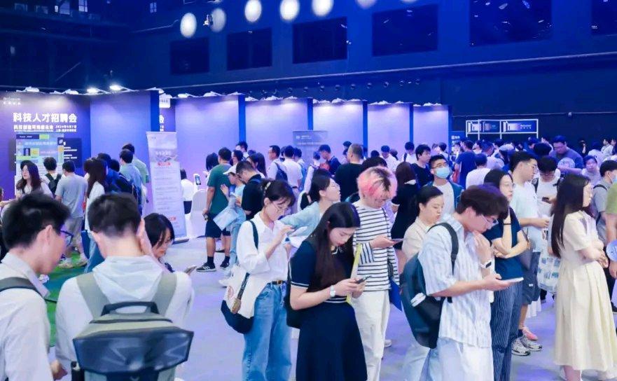 “脑子坏了才去搬砖！”这句看似任性的话，被一对90后夫妻付诸实践。他们裸辞了，在