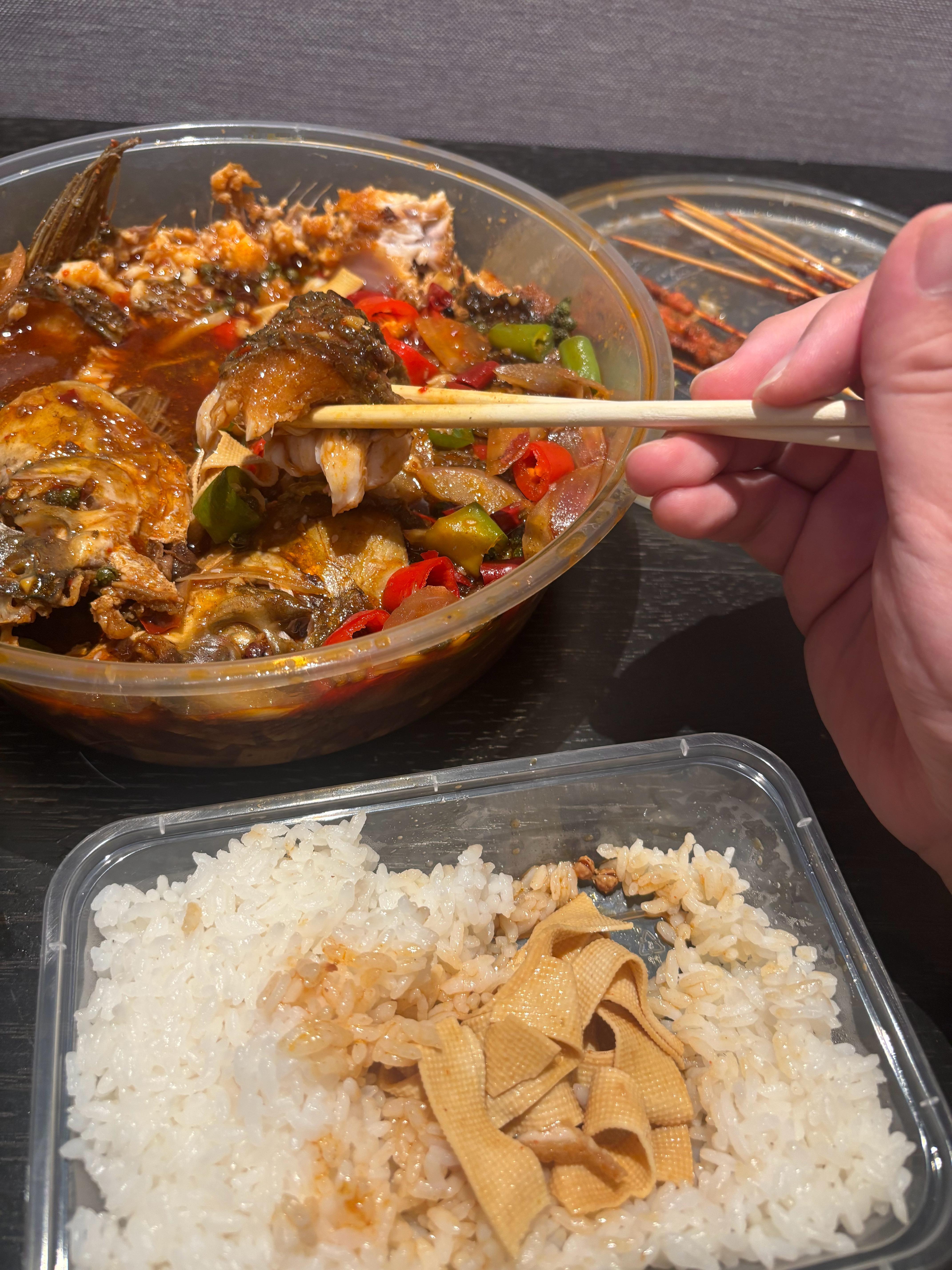 一气之下一个人点了一整条烤鱼…武汉·武汉体育中心