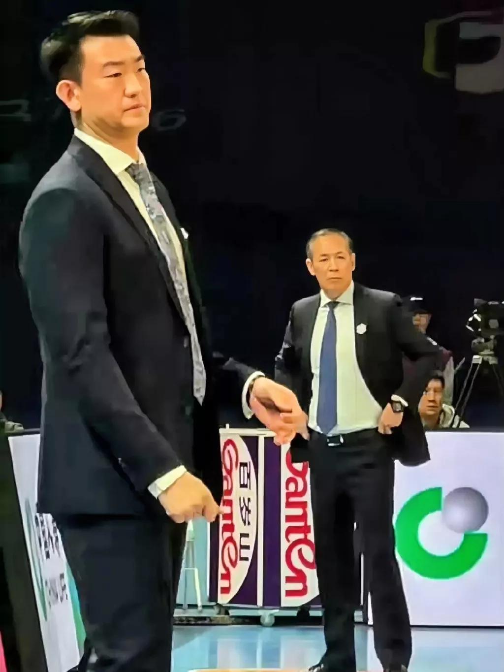看了昨晚北京在主场淘汰山西与广厦一同晋级总决赛你会发现：这两个队有太多相似的地方