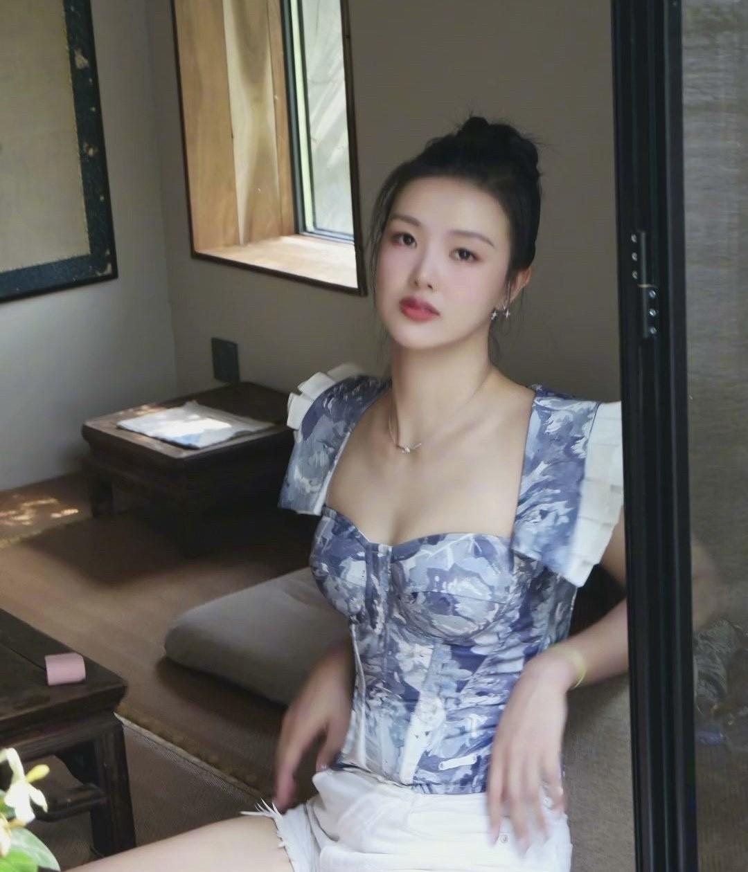 张常宁最新写真美照。很漂亮！
